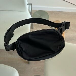 Lululemon Everywhere Belt Bag 1L